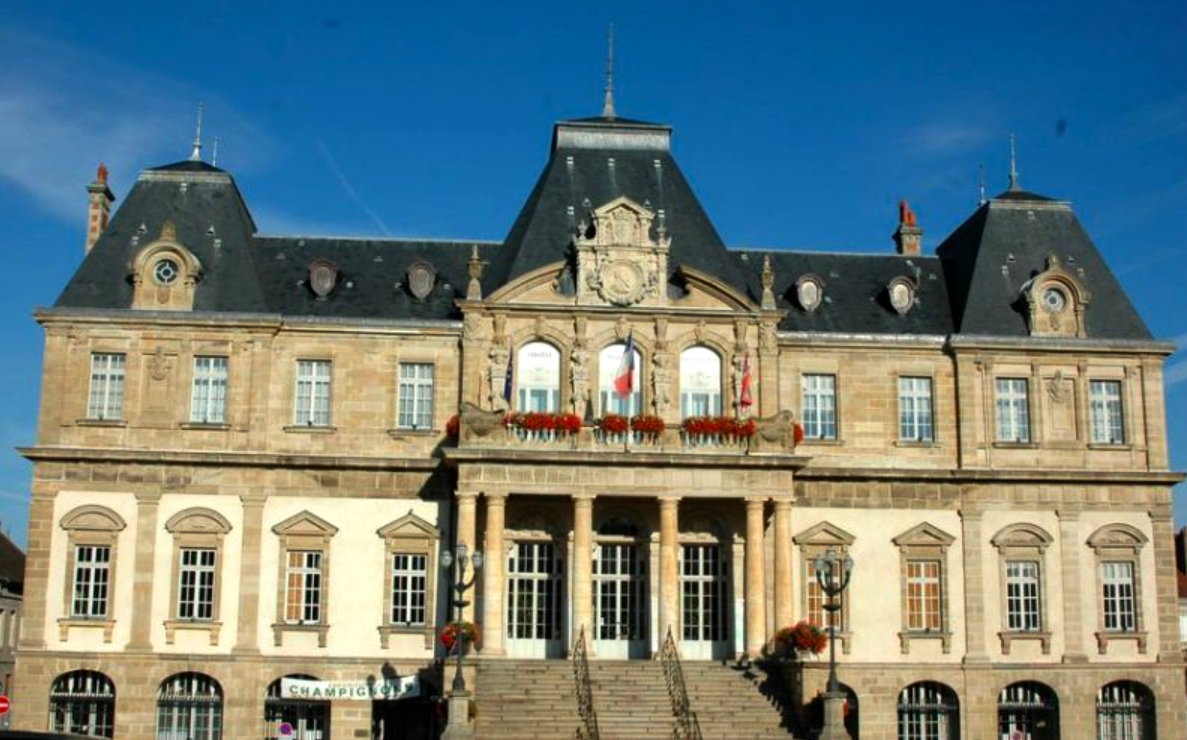 Autun (Saône-et-Loire) L'Hôtel de ville