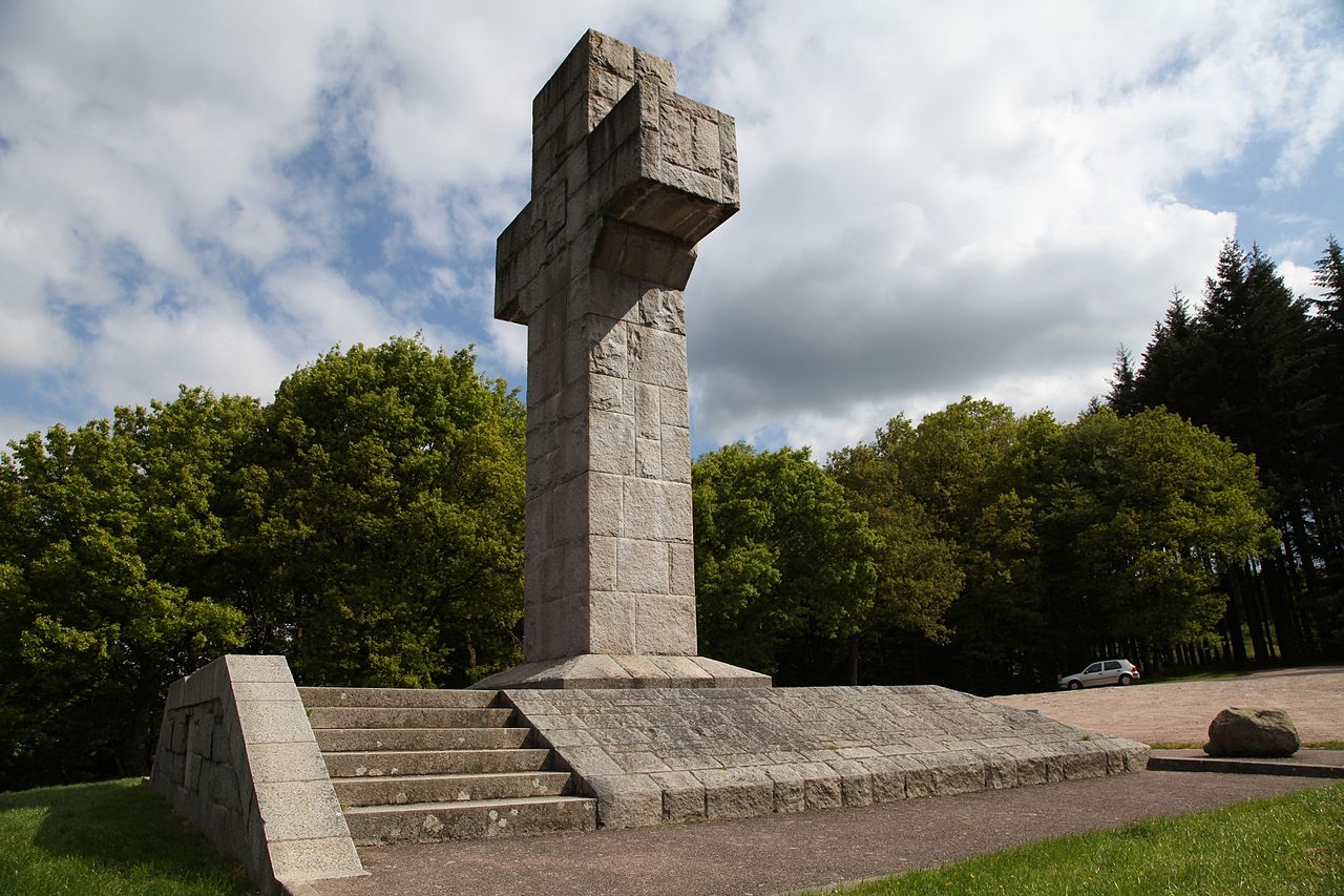 Autun (Saône-et-Loire) La croix de la Libération