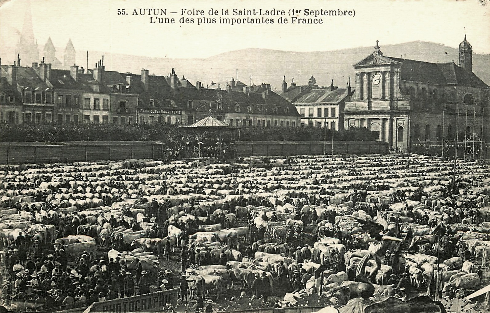 Autun (Saône-et-Loire) La foire de Saint Ladre CPA