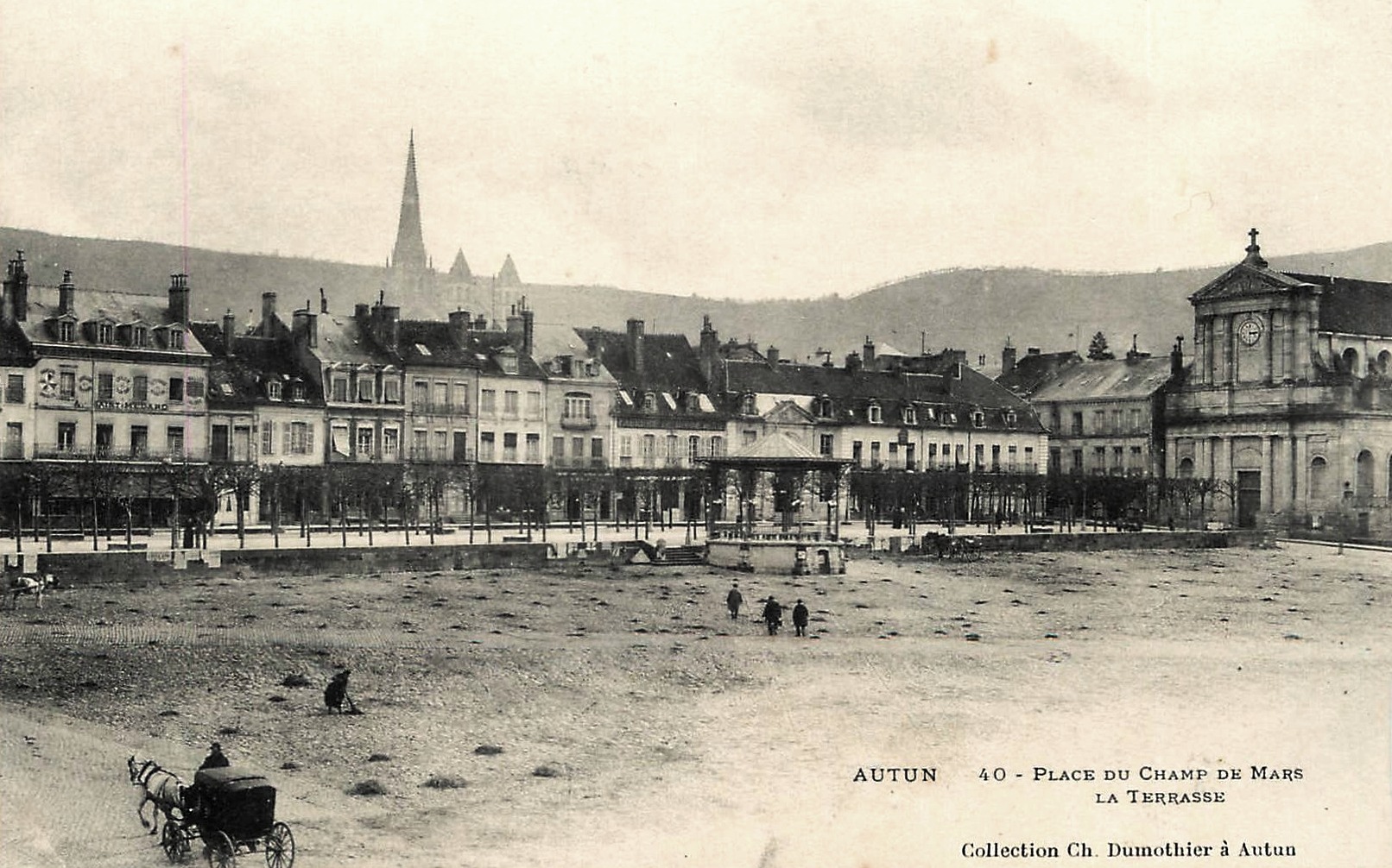 Autun (Saône-et-Loire) La place du Champ de Mars CPA