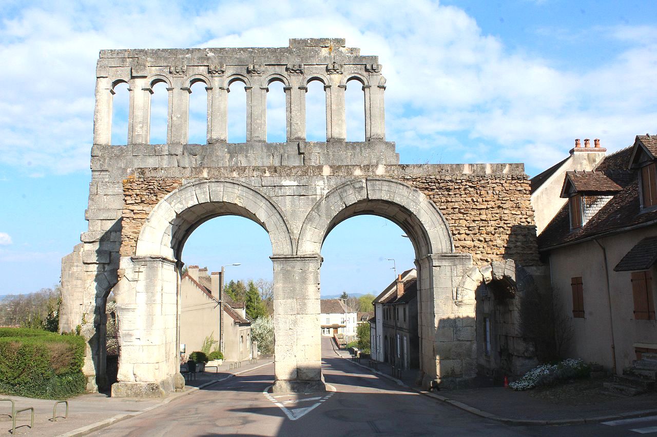 Autun (Saône-et-Loire) La porte d'Arroux