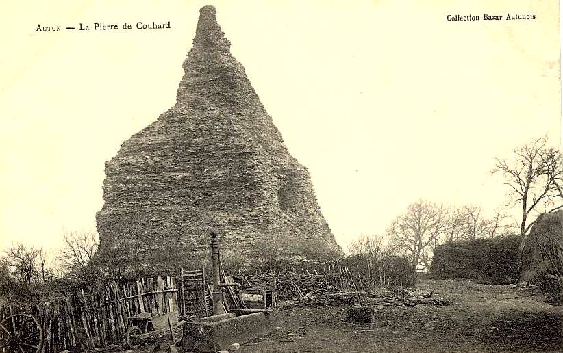 Autun (Saône-et-Loire) La pyramide de Couhard CPA