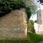 Autun (Saône-et-Loire) La tour des Ursulines et l'enceinte