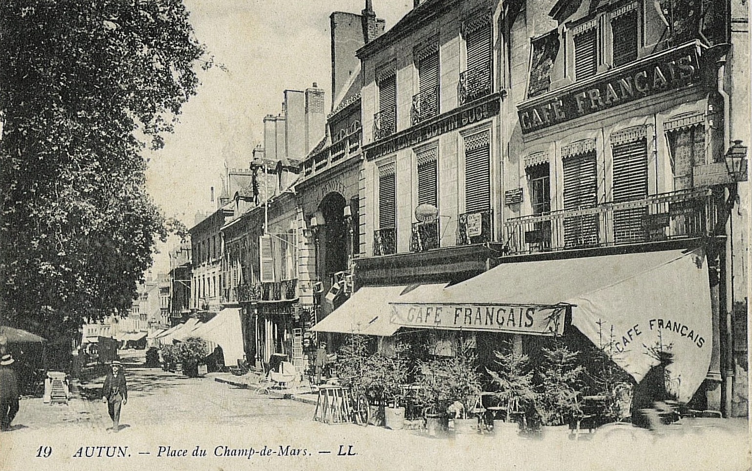 Autun (Saône-et-Loire) Le Café Français CPA