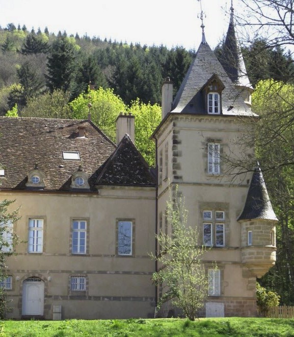 Autun (Saône-et-Loire) Le château du Petit Montjeu