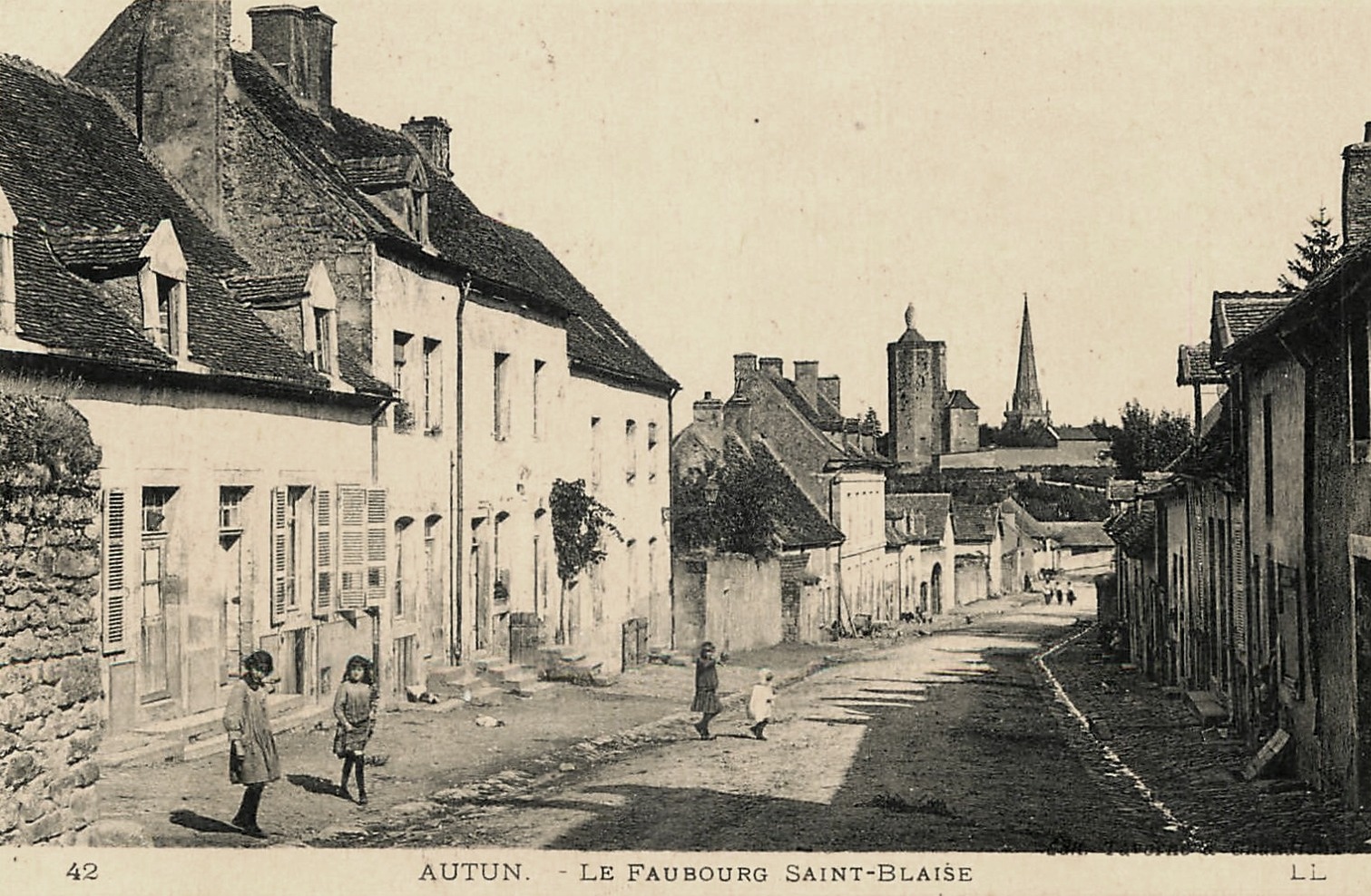 Autun (Saône-et-Loire) Le Faubourg Saint Blaise CPA