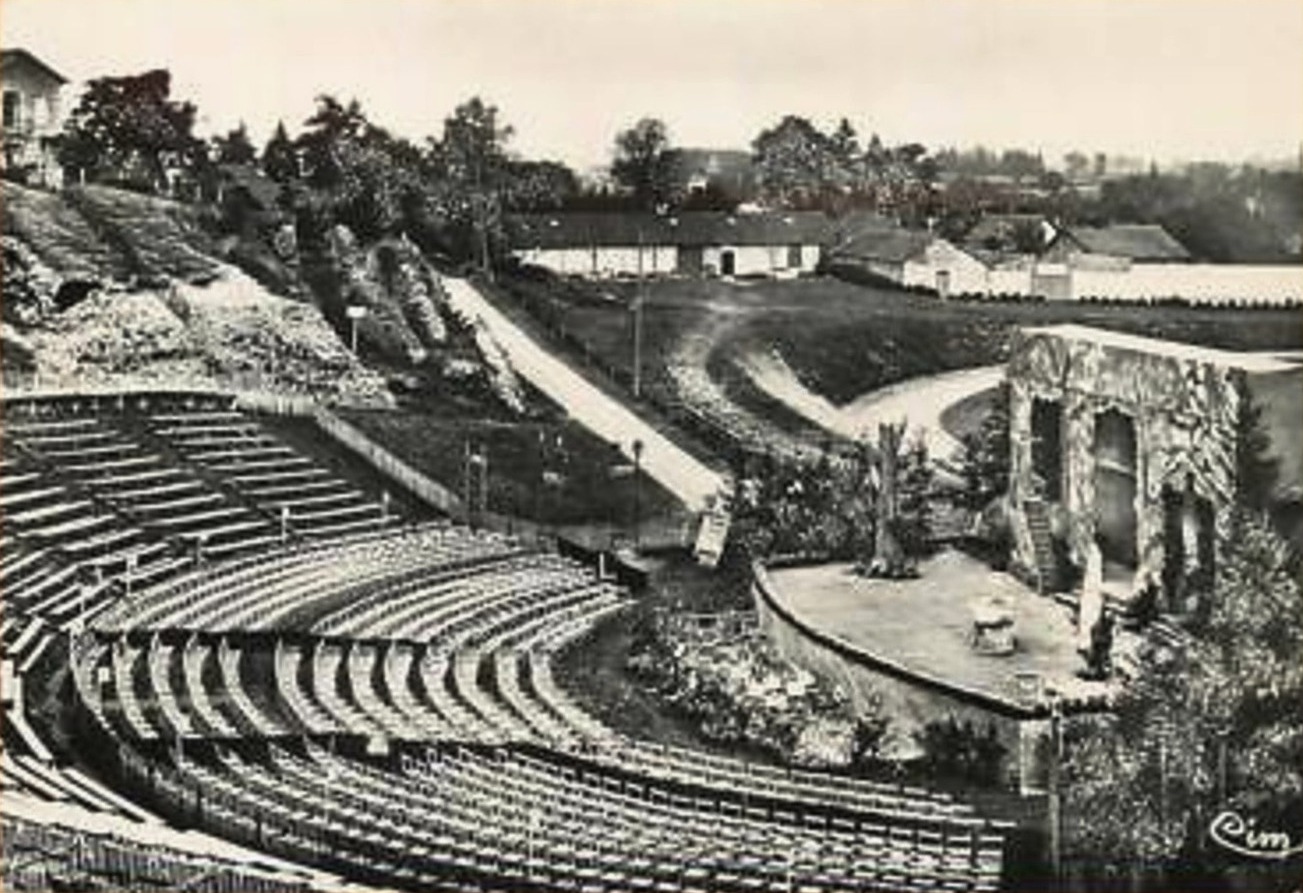 Autun (Saône-et-Loire) Le théâtre romain CPA