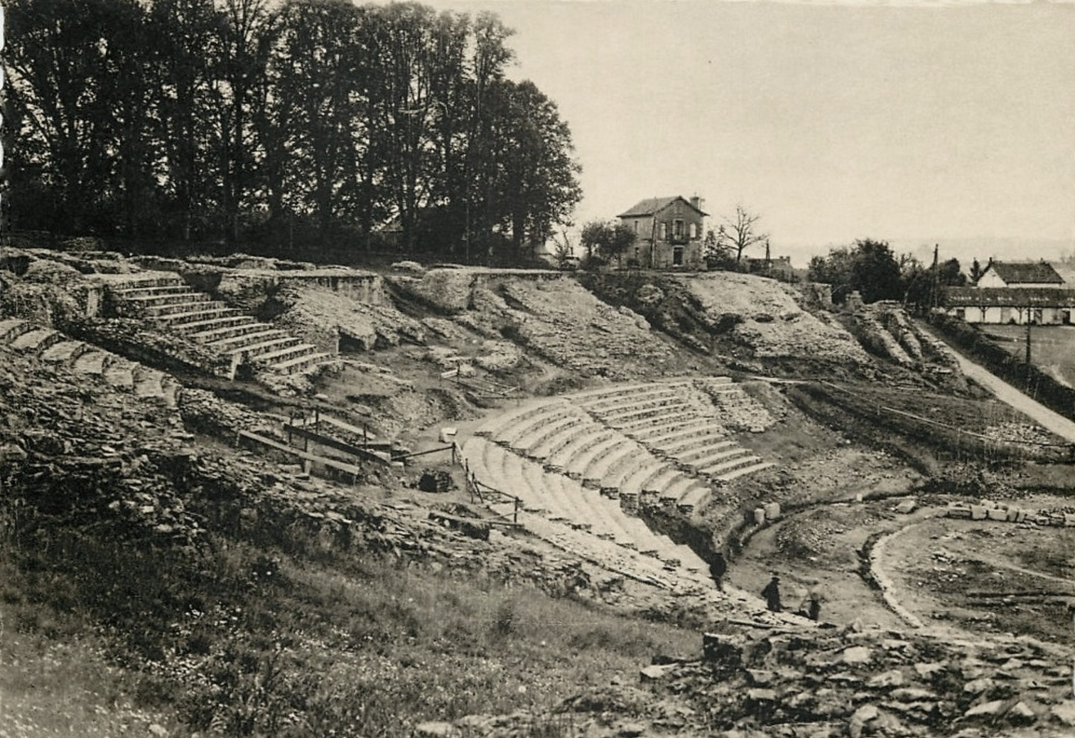 Autun (Saône-et-Loire) Le théâtre romain CPA