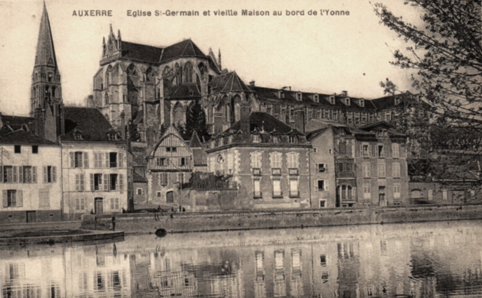 Auxerre (89) L'Abbaye Saint-Germain et vieilles maisons CPA3