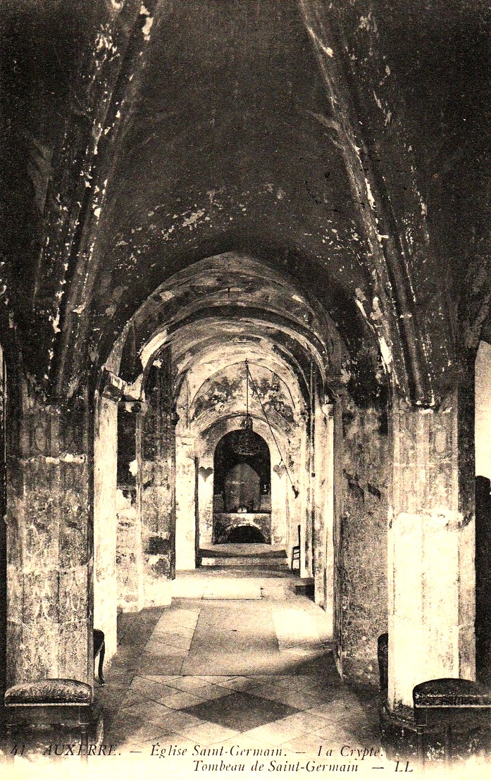 Auxerre (89) L'Abbaye Saint-Germain, la crypte CPA