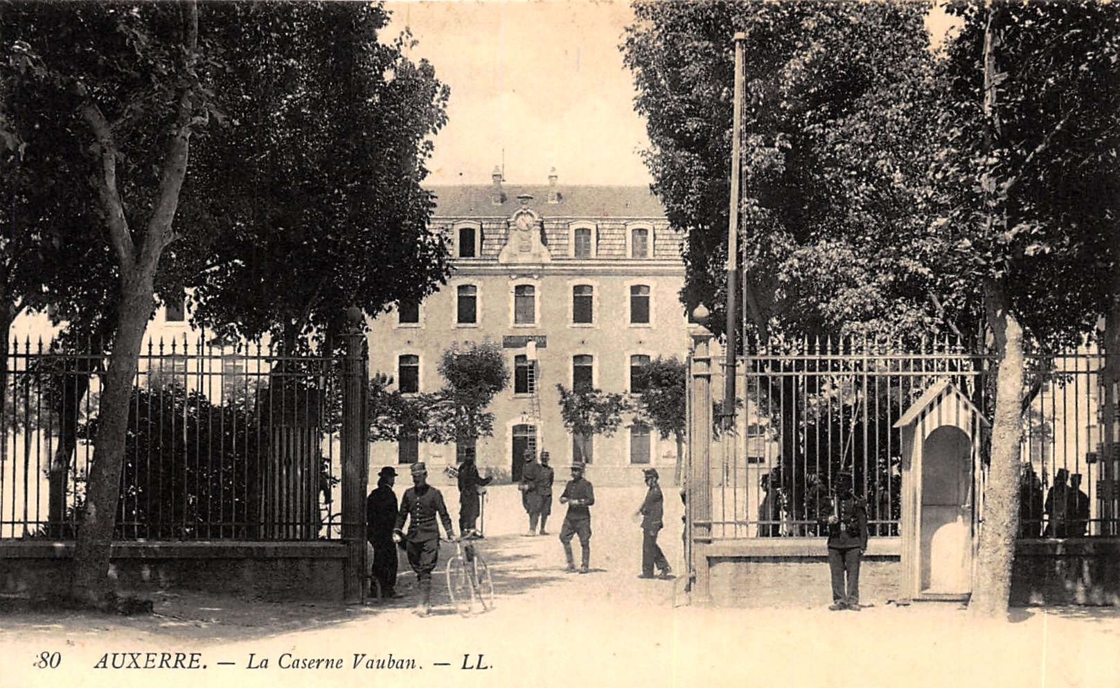 Auxerre (89) La Caserne Vauban CPA