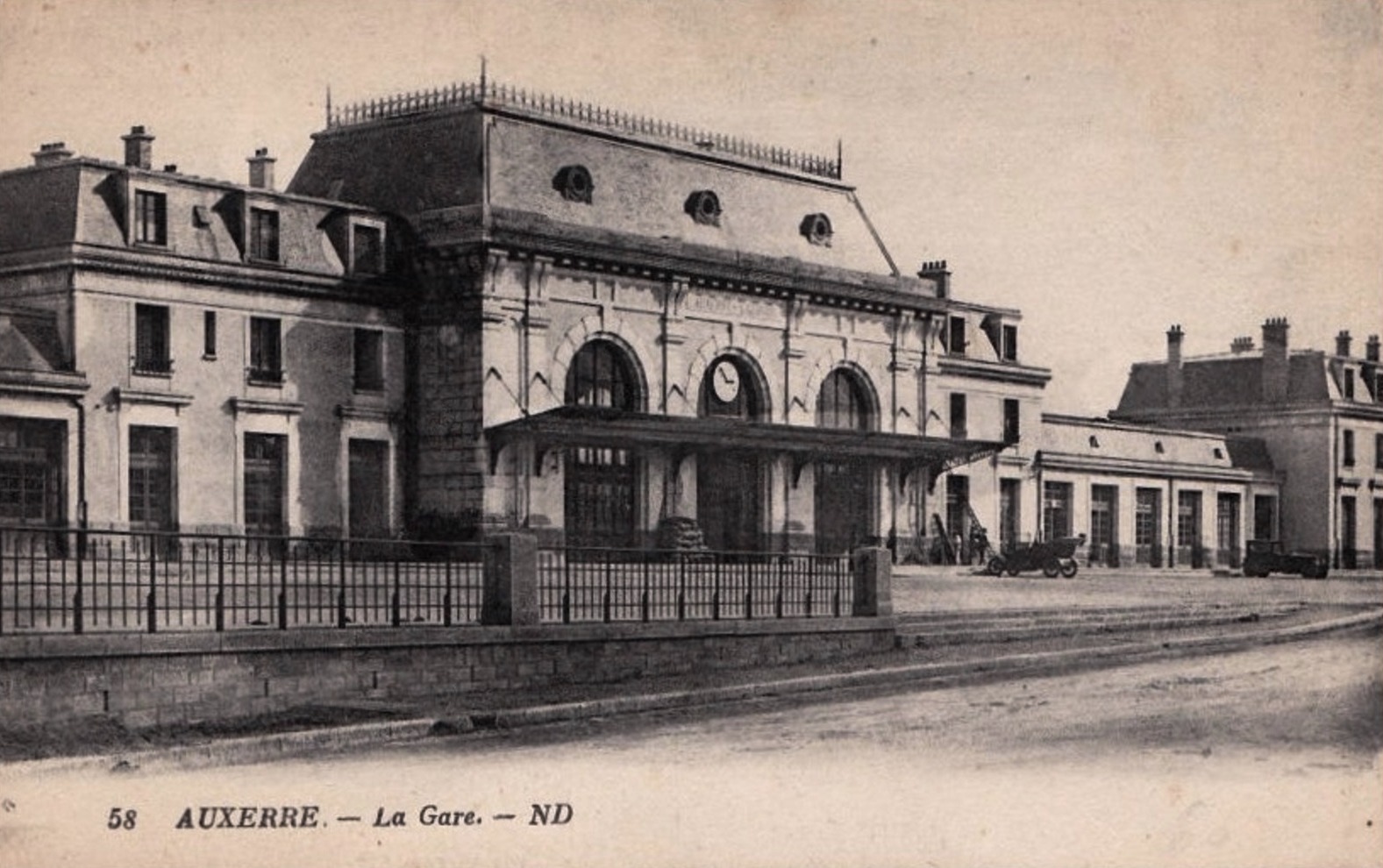 Auxerre (89) La gare CPA