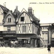 Auxerre (89) La Place de l'Hôtel de Ville CPA