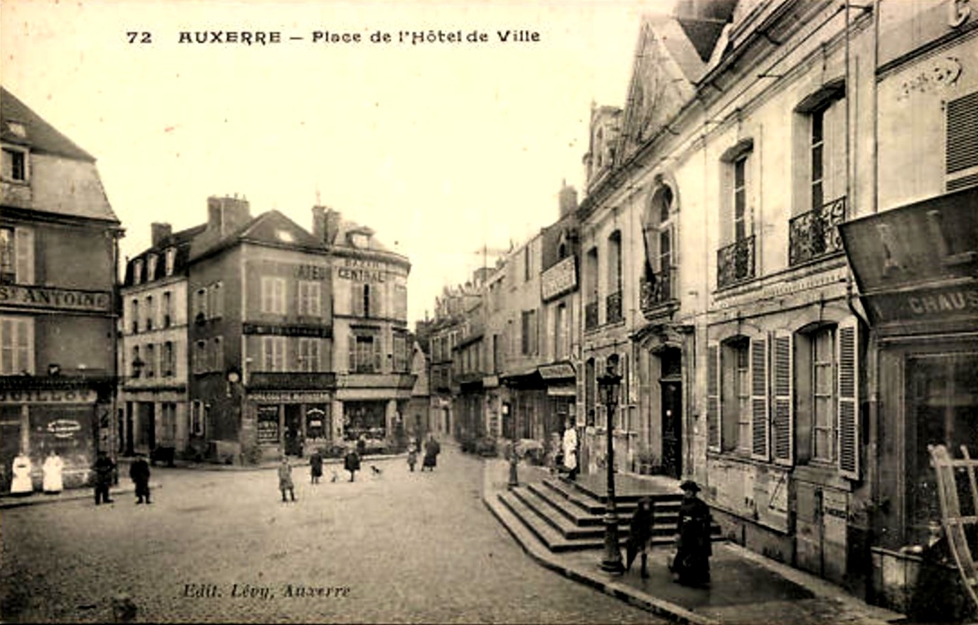 Auxerre (89) La Place de l'Hôtel de Ville CPA