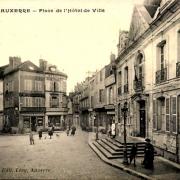 Auxerre (89) La Place de l'Hôtel de Ville CPA