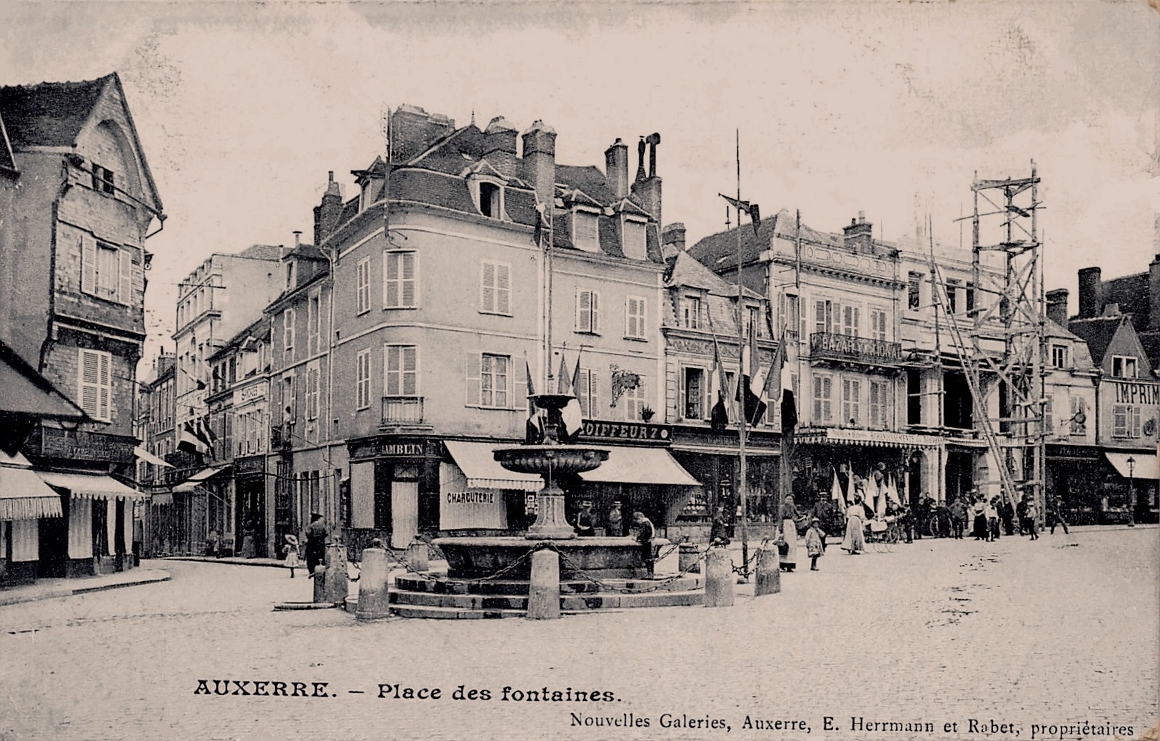 Auxerre (89) La Place des Fontaines CPA