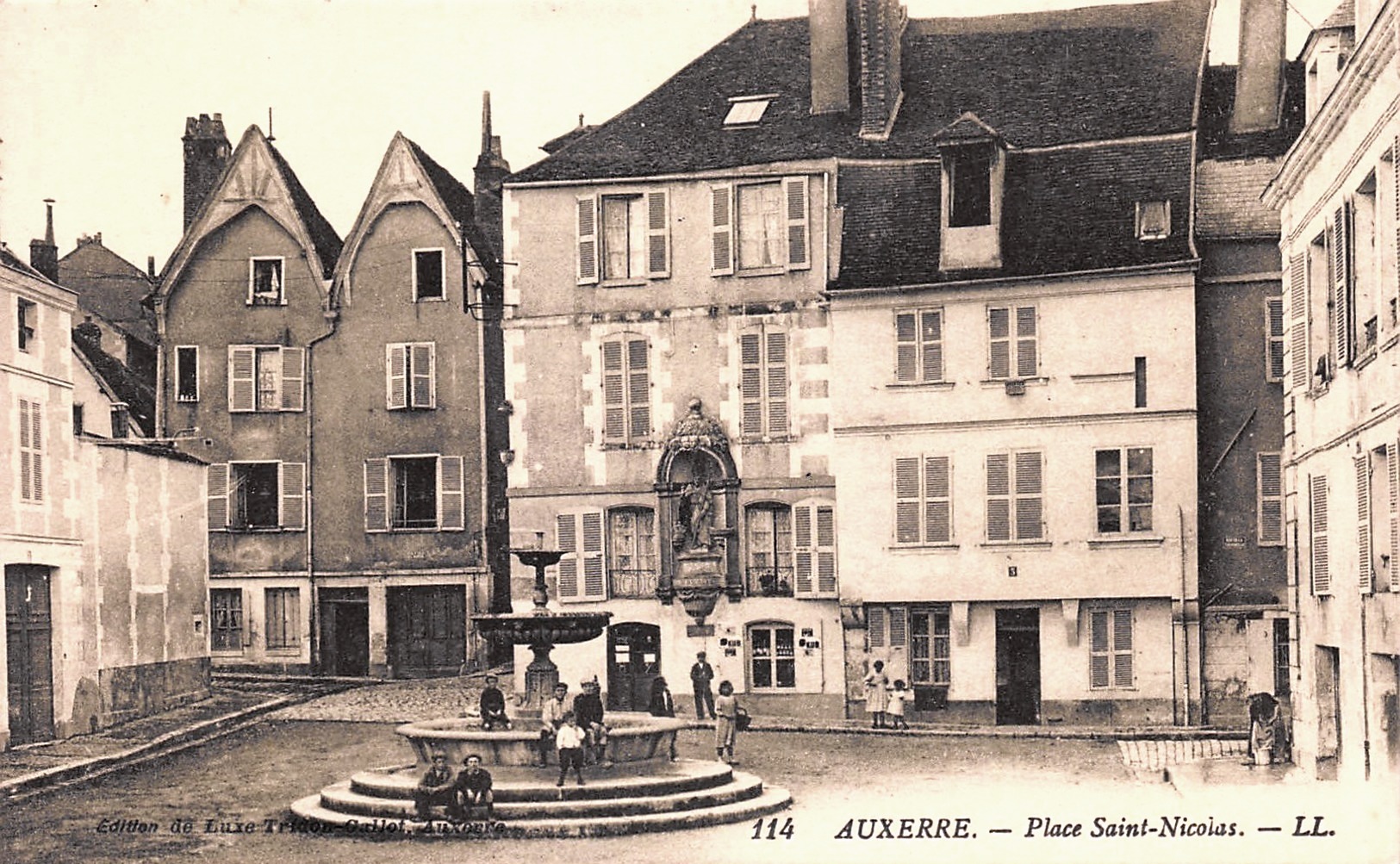 Auxerre (89) La Place Saint-Nicolas CPA