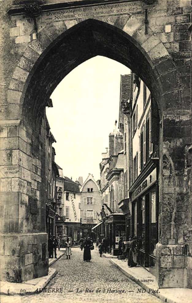Auxerre (89) La Rue de l'Horloge CPA