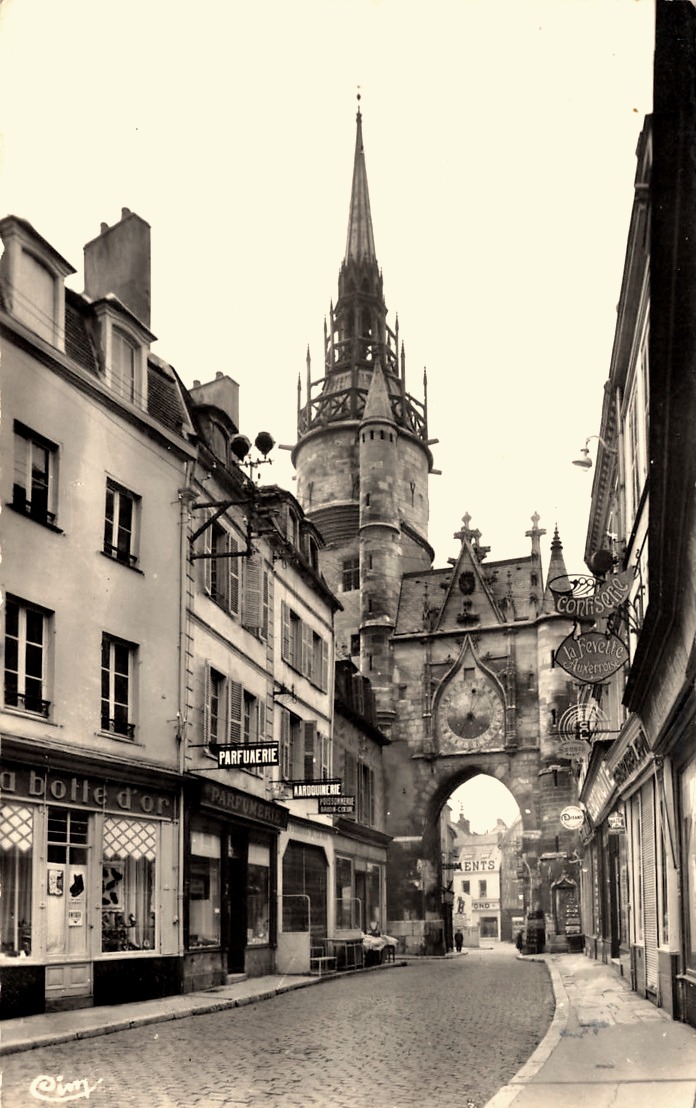 Auxerre (89) La Tour de l'Horloge CPA