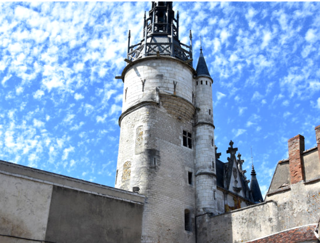 Auxerre (89) La Tour de l'Horloge