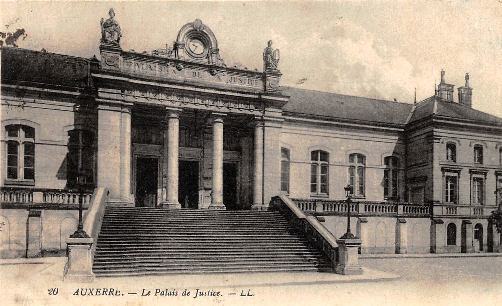 Auxerre (89) Le Palais de Justice CPA