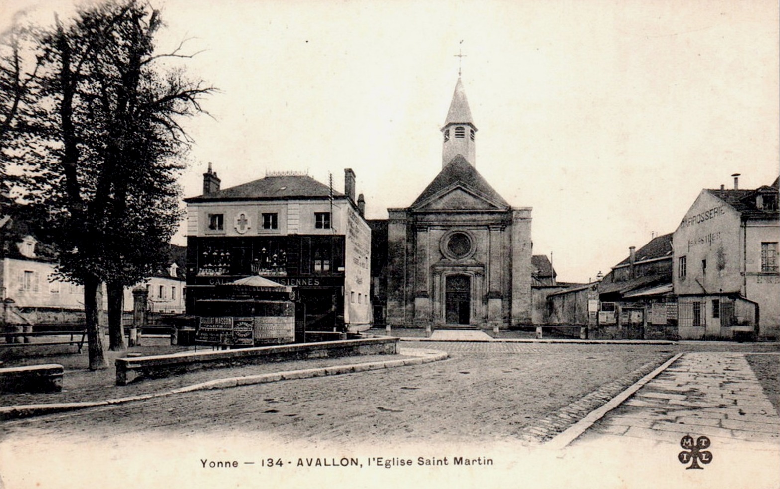Avallon (89) L'Eglise Saint-Martin du Bourg CPA