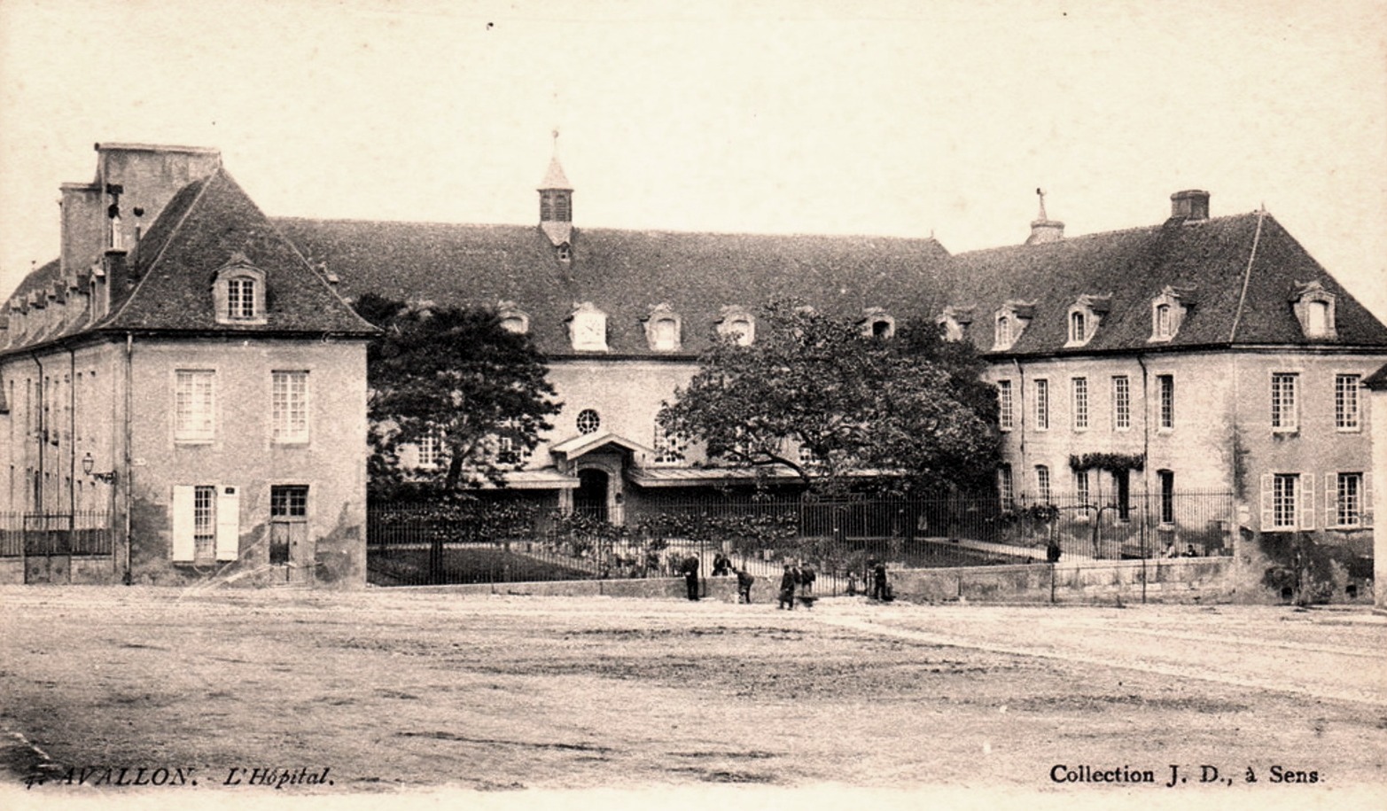 Avallon (89) L'Hôpital CPA