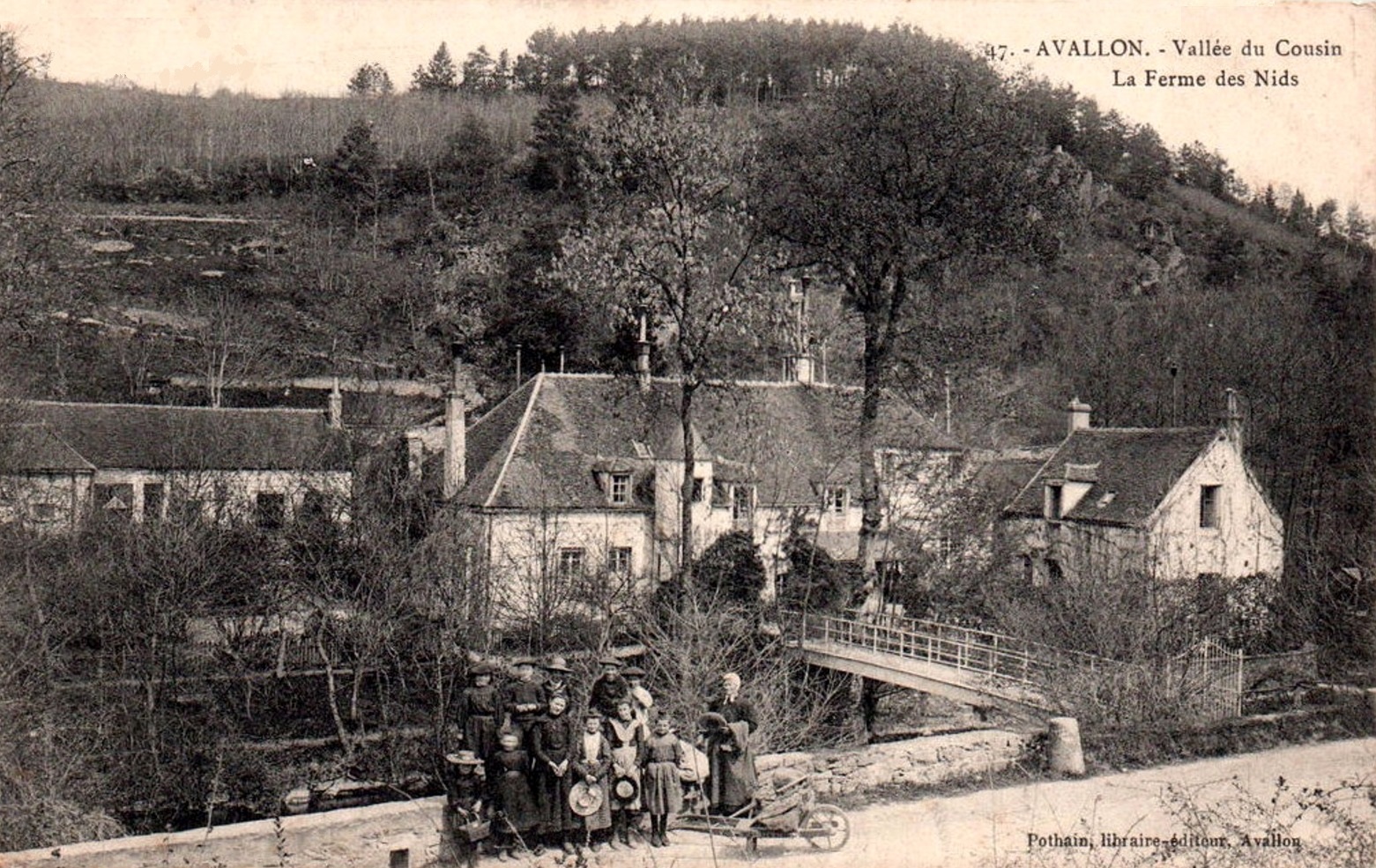 Avallon (89) La ferme des nids CPA