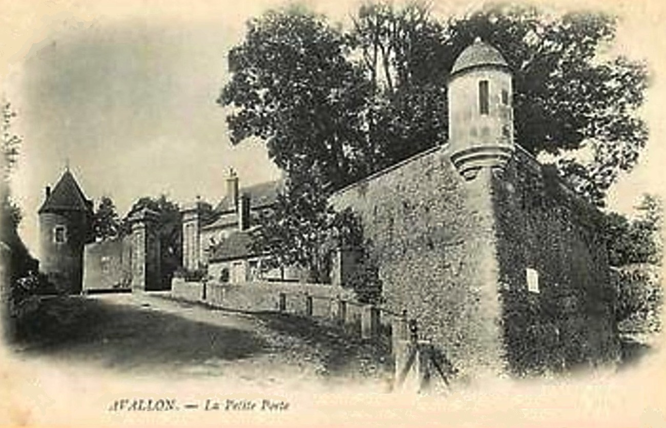 Avallon (89) La petite porte CPA