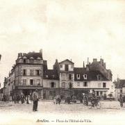 Avallon (89) La place de l'Hôtel de Ville CPA