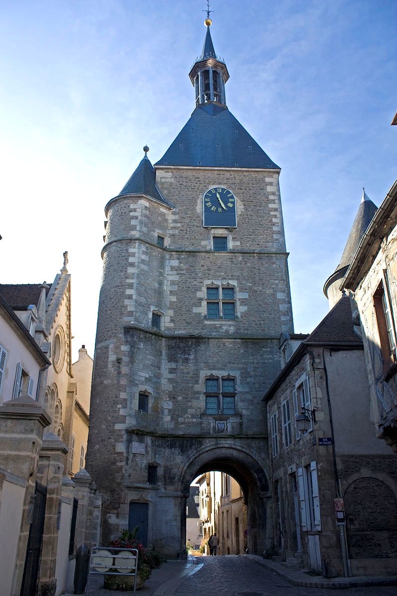 Avallon (89) La tour de l'horloge