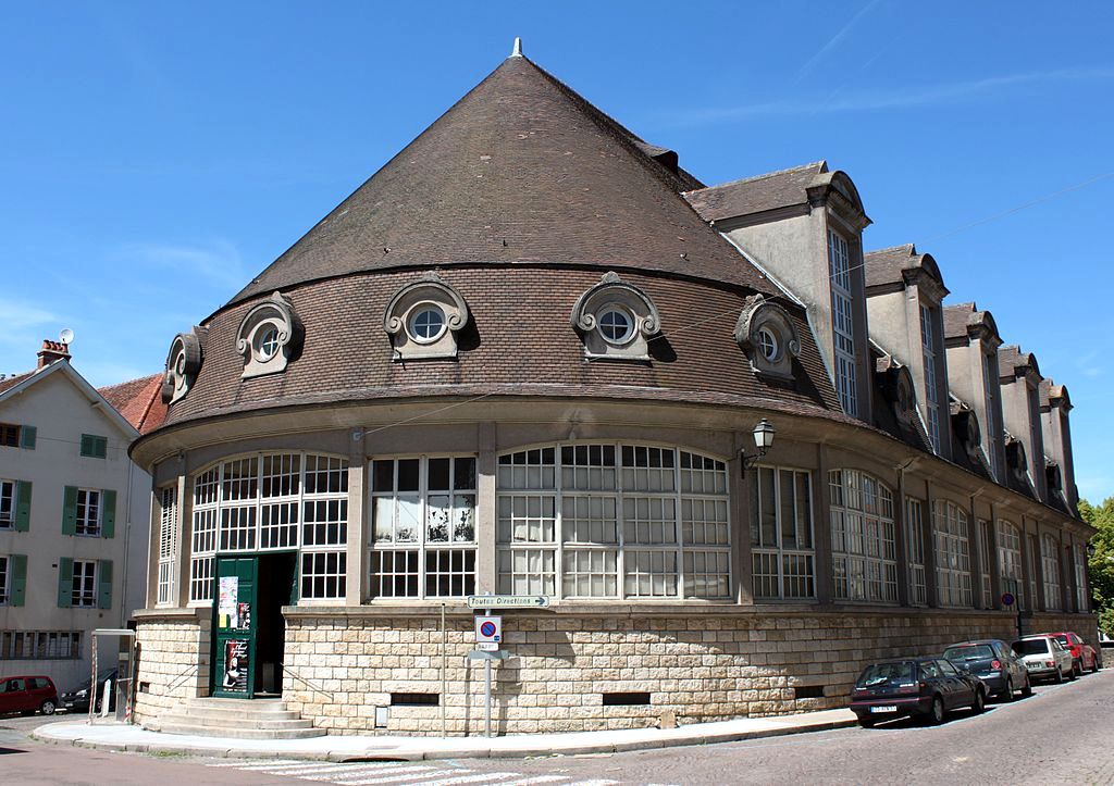 Avallon (89) Le marché couvert