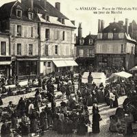 Avallon (89) Le marché CPA