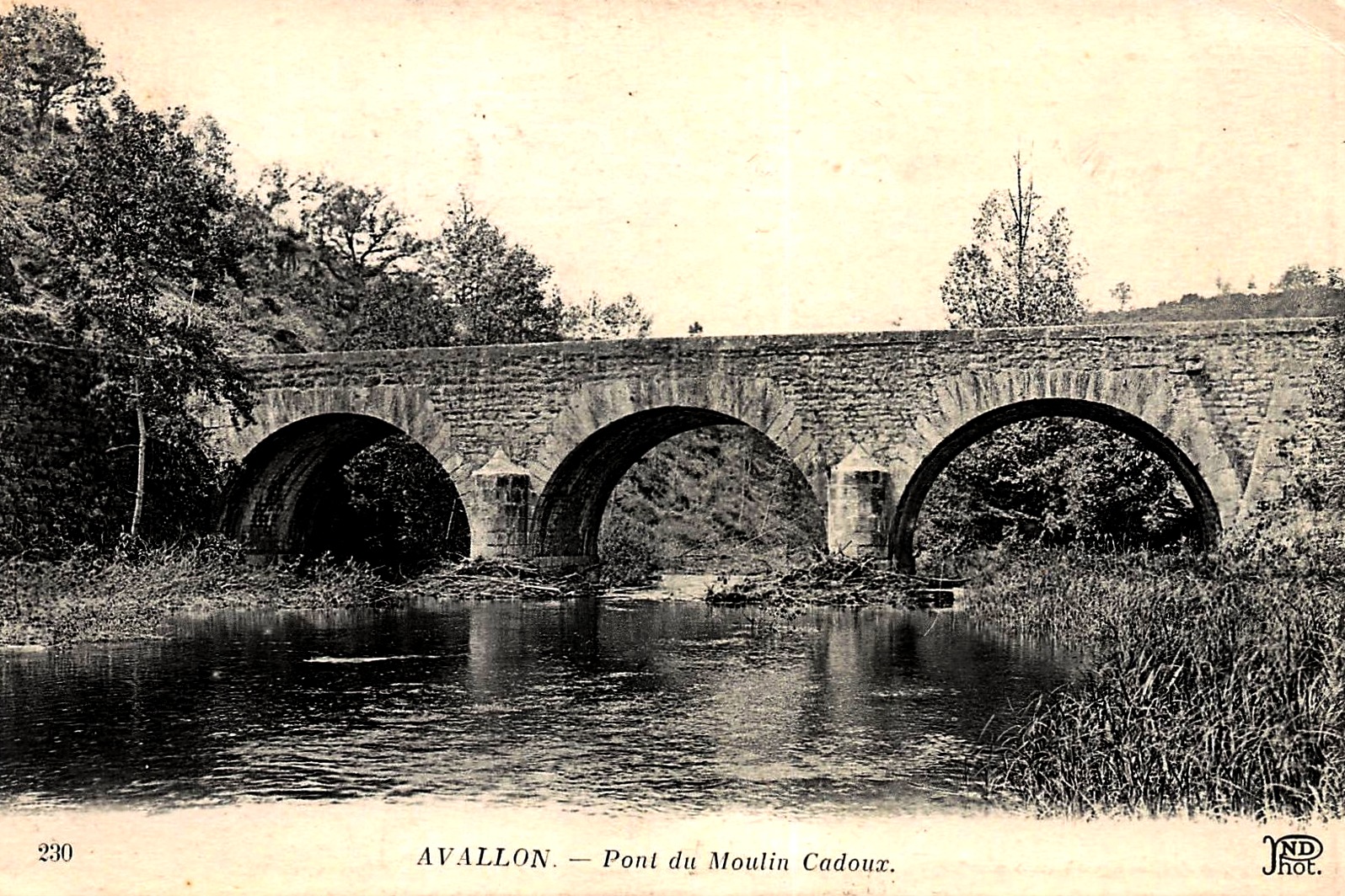 Avallon (89) Le pont du moulin Cadoux CPA
