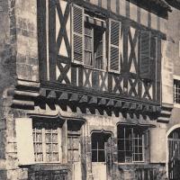 Avallon (89) Une maison du XVème siècle CPA