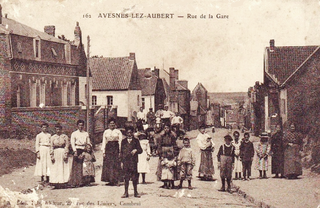 Avesnes les aubert 59 la rue de la gare cpa