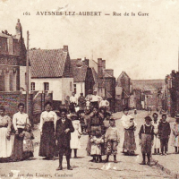 Avesnes les aubert 59 la rue de la gare cpa