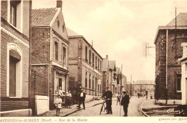 Avesnes les aubert 59 la rue de la mairie cpa