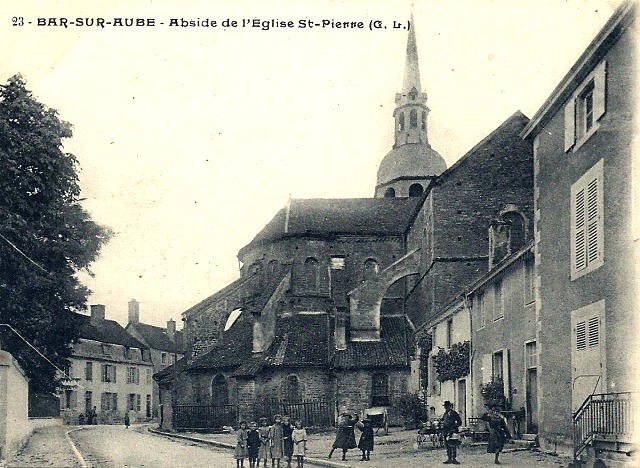 Bar-sur-Aube (10) L'église Saint-Pierre CPA