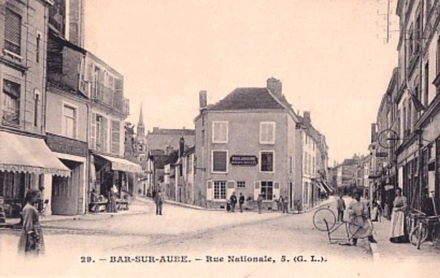 Bar-sur-Aube (10) La rue Nationale CPA