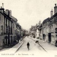 Bar-sur-Aube (10) La rue Nationale CPA