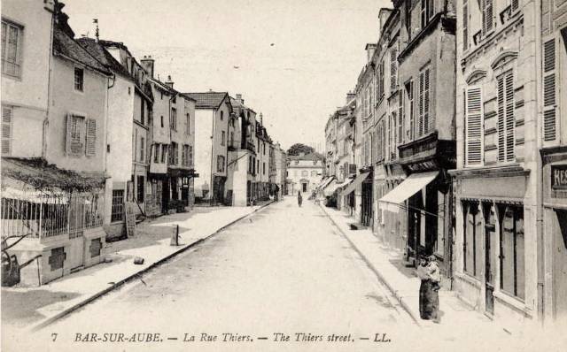 Bar-sur-Aube (10) La rue Thiers CPA