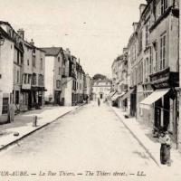 Bar-sur-Aube (10) La rue Thiers CPA