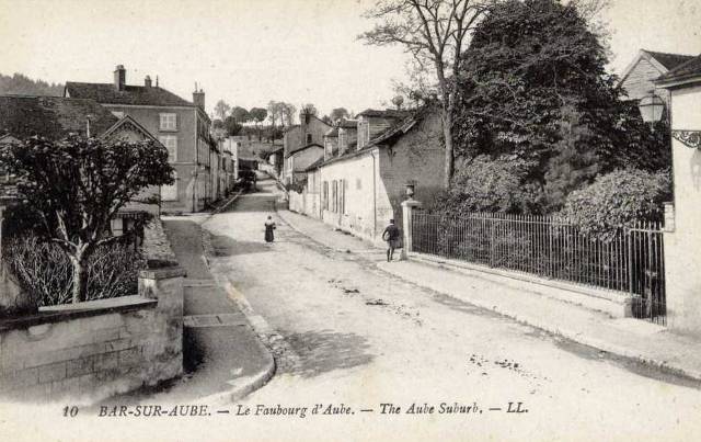 Bar-sur-Aube (10) Le Faubourg d'Aube CPA