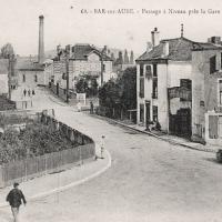 Bar-sur-Aube (10) Le passage à niveau CPA