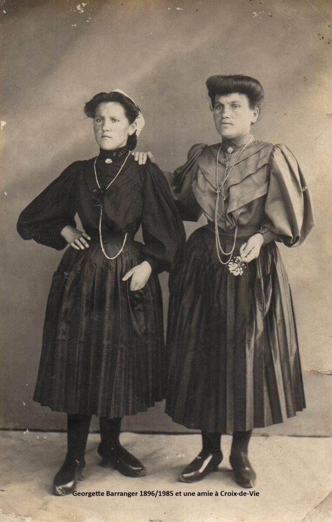Georgette Joséphine Aimable Barranger (à gauche) et une amie