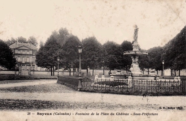 Bayeux calvados la place du chateau cpa