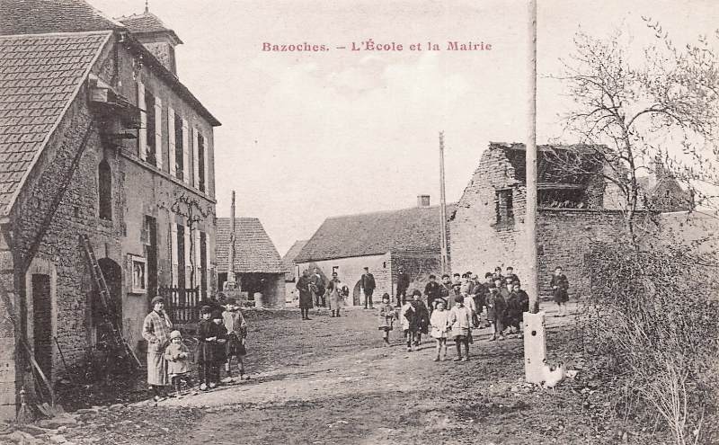 Bazoches (Nièvre) La mairie et l'école CPA