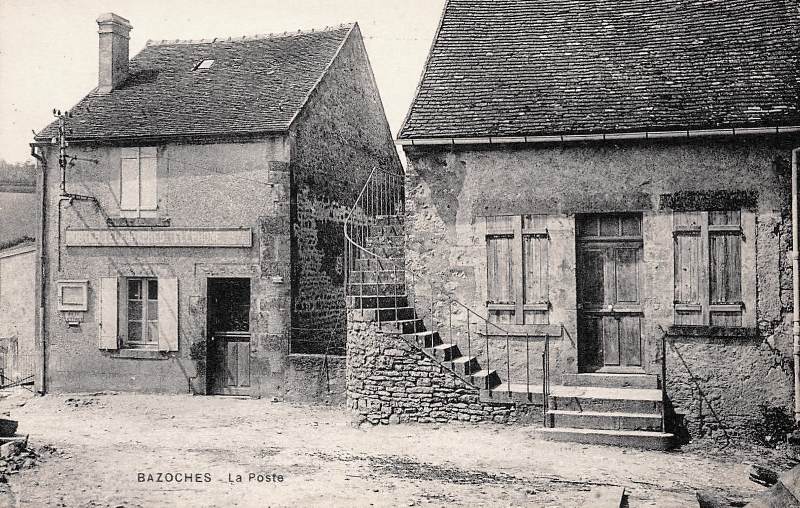 Bazoches (Nièvre) Le bureau de poste