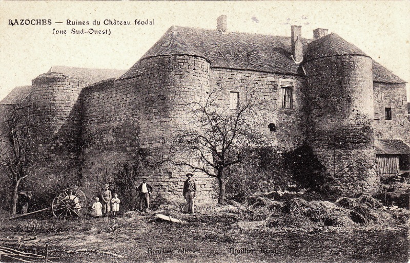 Bazoches (Nièvre) Le château en ruines CPA